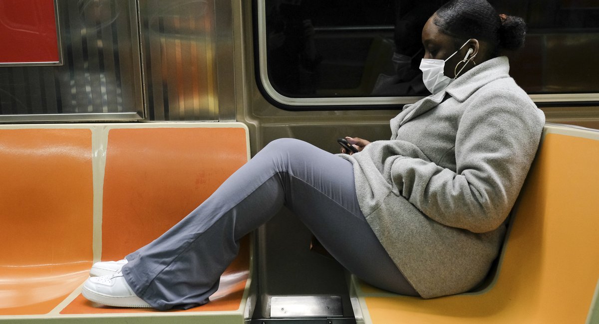 'Conversational' seating to disappear on NYC subways as MTA buys new train cars